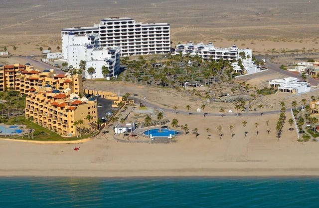 Coastal Getaway on Sandy Beach D502 Casa Blanca