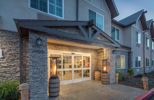 Coastal Haven, Free Breakfast & Parking at Aristocrat Hotel - Half Moon Bay