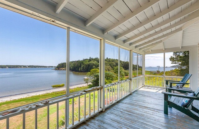 Coastal Haven - The Grey Cottage, 3 bedrooms on tidal bay