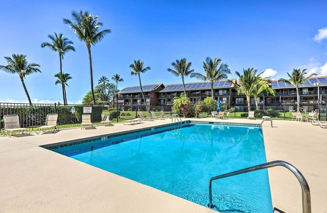 Coastal Kaunakakai Condo w/Ocean-View Balcony!