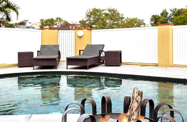 Coastal Retreat Pool, Views & Gourmet Delights