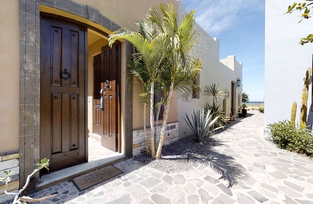 Coastal retreat with sweeping ocean views, a huge patio, AC, WiFi & shared pool