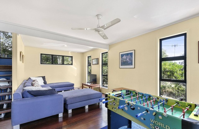 Coasting - Straddie Beach Style House