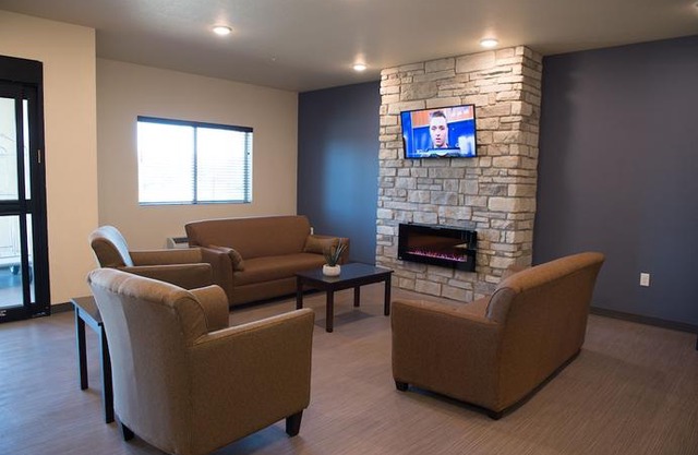 Cobblestone Inn & Suites - Forest City