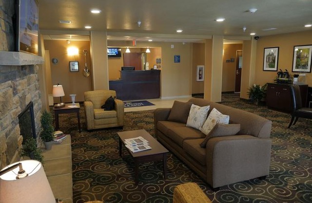 Cobblestone Inn & Suites-Winterset