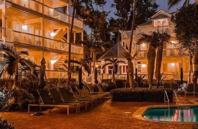 Coconut Beach Resort, Great Location, Hot Tub!