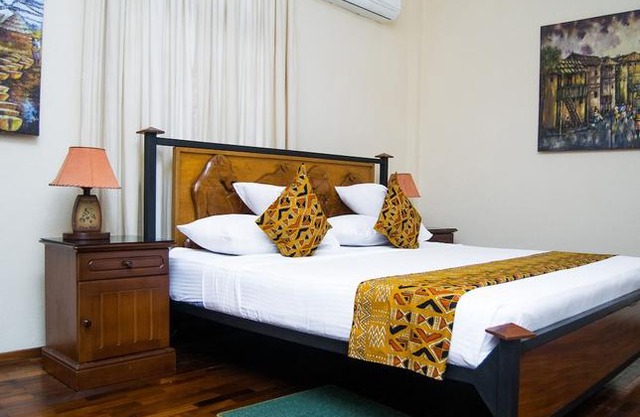 Coconut Grove Regency Hotel