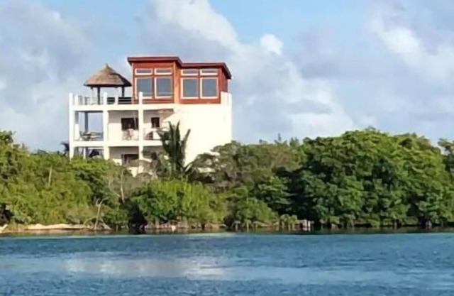 Coconut Palm Unit: Upscale condo with Caribbean Sea viewsn