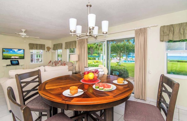Cocoplum #5 Oceanfront Condo on 7 Mile Beach