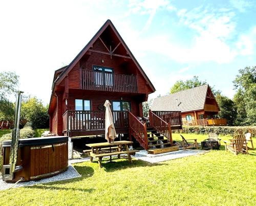 Cois na hÉirne - Log Cabin I Lake View I Hot Tub