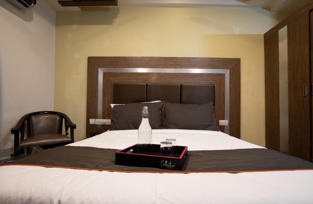 Collection O J K Hotel Near M2k Cinemas Rohini