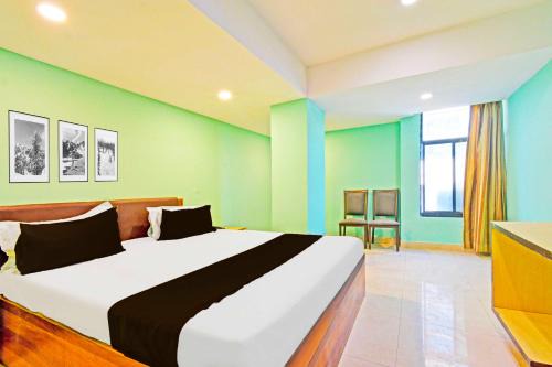 Collection O SR Nagar Metro Station