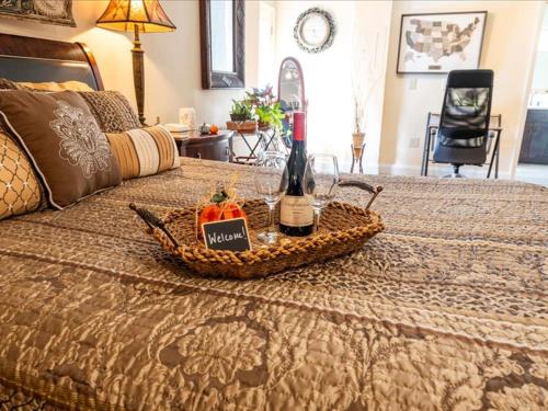 College Park-Orlando 5Star Villa Oasis - Home Away From Home - QUIET Neighborhood-PRIVATE Botanical Courtyard - mins from EOLA,DT, Winter Park - Free Parking & EV Plug In
