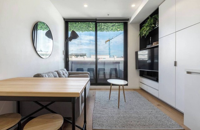 Collingwood Charm Centrally Located with Balcony