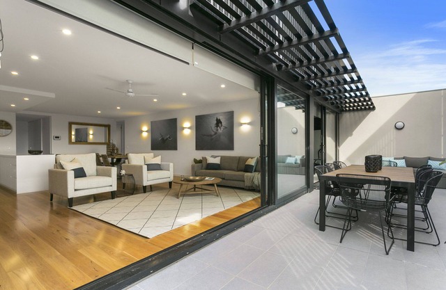 COLLINS Q1 LUXURY APARTMENT IN THE HEART OF SORRENTO VILLAGE