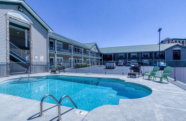 Colonial Crest 110 - Great location! - You can walk to town!