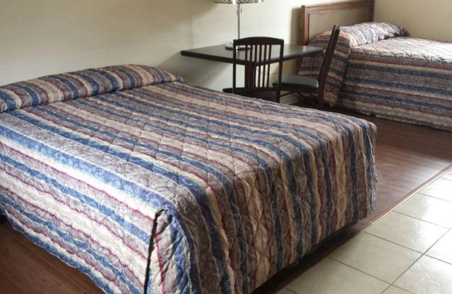 COLONIAL INN MOTEL, SUPERIOR DOUBLE ROOM ( SDR-1)