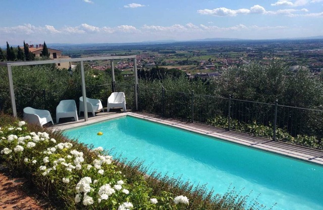 COLONICA ROSE BIANCHE PRIVATE HEATED POOL, SAUNA INDOOR AND 2 HYDROMASSAGE
