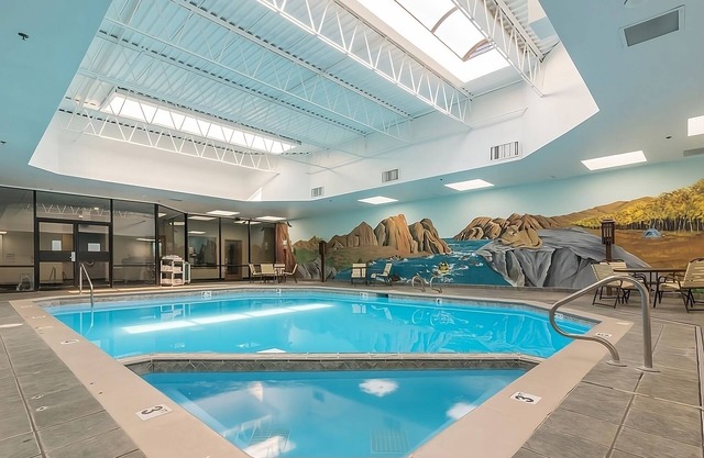 Colorado Gem! Short Drive to Colorado River State Park! Indoor Swimming Pool!