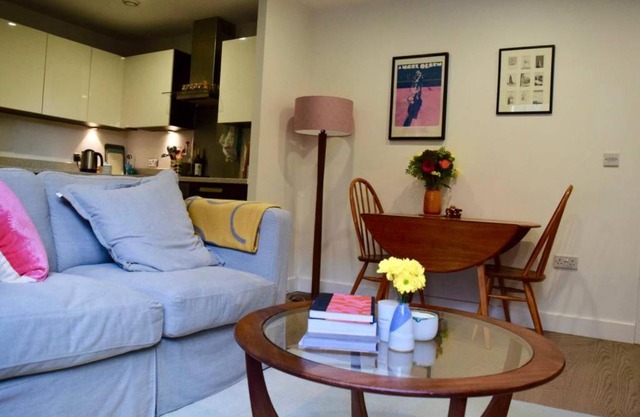 Colourful 1 Bedroom Flat in Haggerston