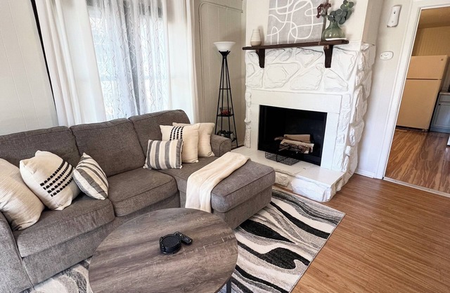 Come and stay at Emerald Cottage, your mini home away from home.