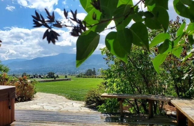 Come stay at our farmhouse! A place to integrate all the beauty surrounding you!