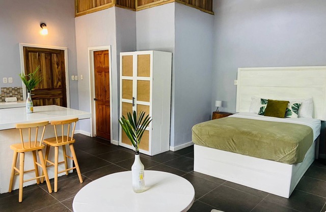 Comfortable apartment with A/C, kitchen, TV and swimming pool