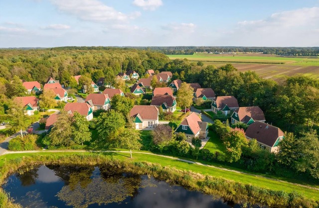 Comfort 6-person bungalow in the holiday park Landal Hunerwold State