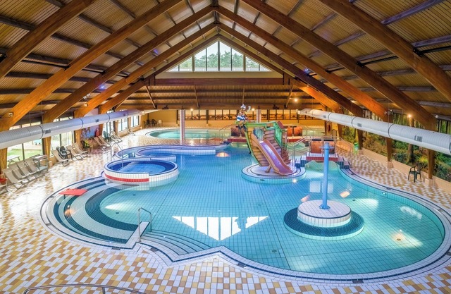 Comfort 6-person dog bungalow in the holiday park Landal Coldenhove