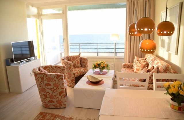 Comfort apartment right by the sea with panoramic views and garage in List
