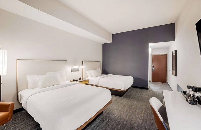 Comfort & Convenience! w/Onsite Pool, 4 Homely Units Short Drive to Phoenix Zoo