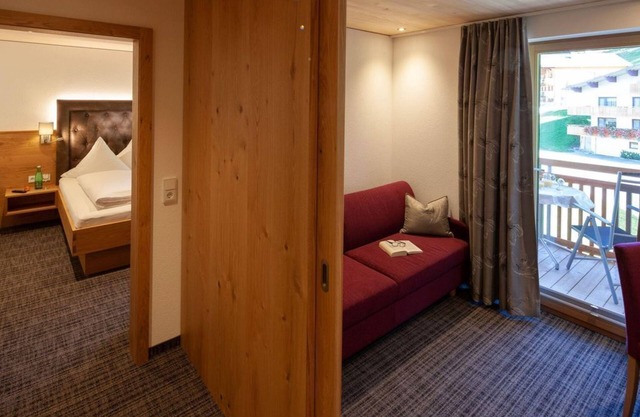 Comfort double room with separate living room/balcony - Hotel Restaurant Alpenblume