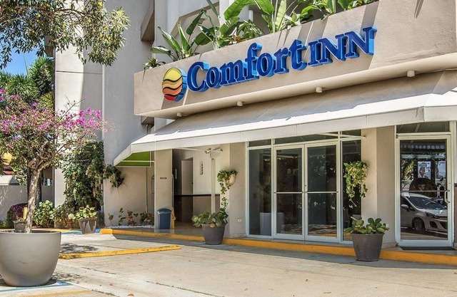 Comfort Inn & Suites Levittown