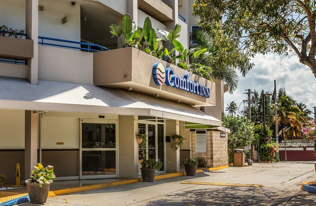Comfort Inn & Suites Levittown