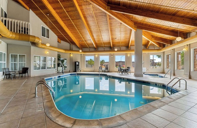 Comfort Inn & Suites Near University of Wyoming