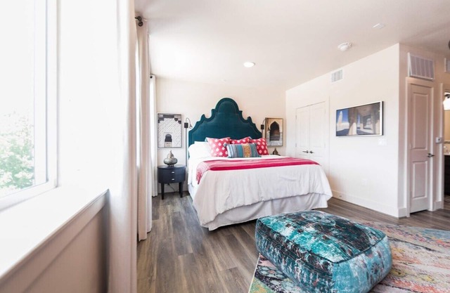 Comfort Studio,1 King Bed 207