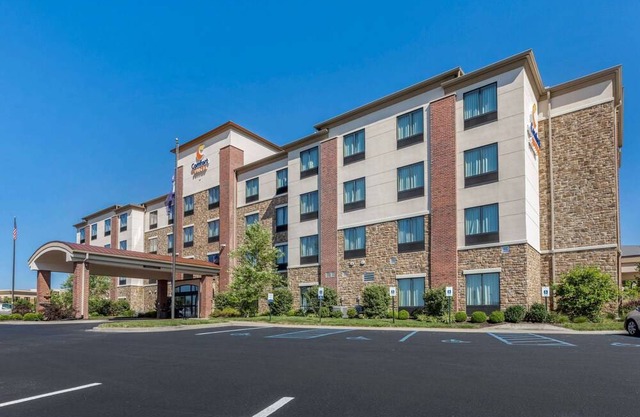 Comfort Suites Bridgeport - Clarksburg
