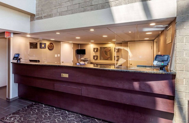 Comfort Suites Oakbrook Terrace near Oakbrook Center