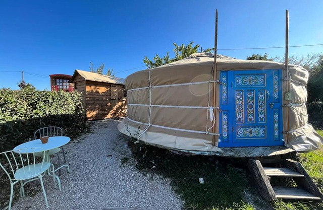 Comfort yurt (28 m²) sleeps 4