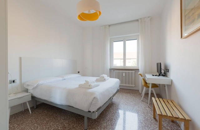 Comfortable 100sqm flat located on the fourth floor (with lift), equipped with kitchen, living area, two bathrooms and two bedrooms that can accommodate up to 4 people. A short walk from Lambrate and Udine stations, it is conveniently located to reach th