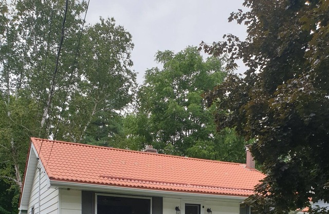 Comfortable 3 bdrm home in Coldwater - 8 mins to Mt St. Louis Moonstone ski hill