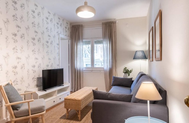 Comfortable 3-bed Apt. next to the Sagrada Familia
