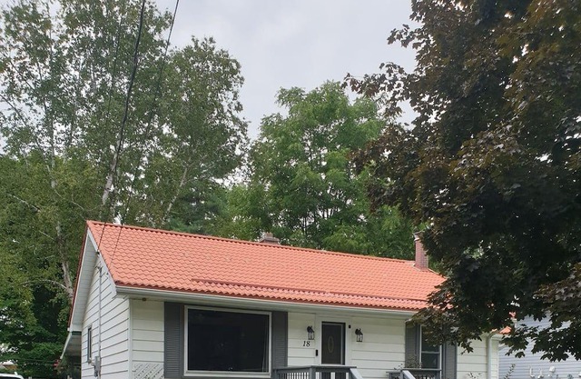 Comfortable 3 bed home near ski hill Mt St Louis Moonstone