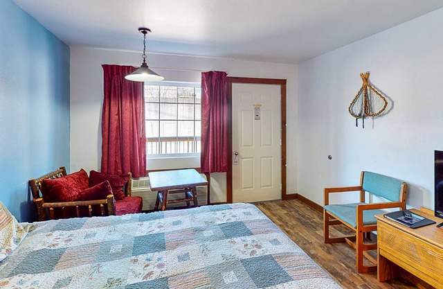 Comfortable and Convenient Studio Near Table Rock Lake w/Free WiFi, Shared Pool