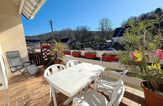 Comfortable apartment near Port Guillaume for 4 with pets allowed