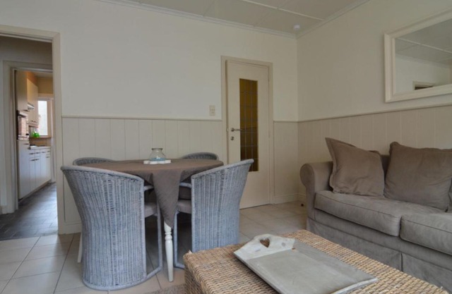 Comfortable apartment in the town centre within walking distance of the ocean