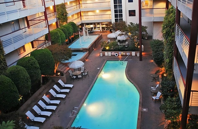 Comfortable Countryside Stay! Free Parking and Breakfast, Onsite Pool