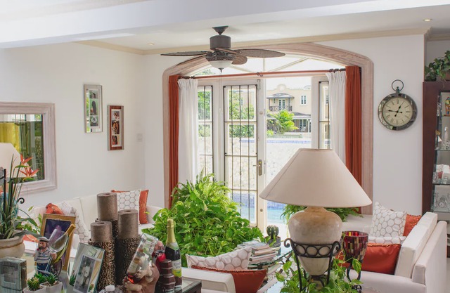 Comfortable, cozy, private bedroom in a lovely private residence