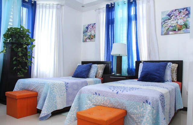 Comfortable, cozy, private bedroom in a lovely private residence