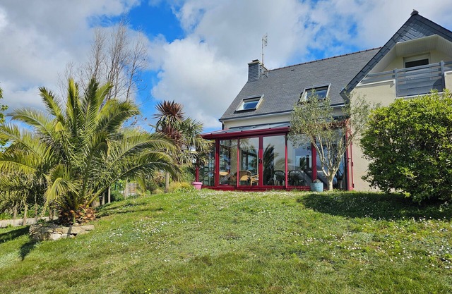 Comfortable family home a stone's throw from the GR34 and beaches